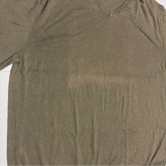 Banana Republic Men's Khaki V-Neck Sweater - Picture 2 of 9